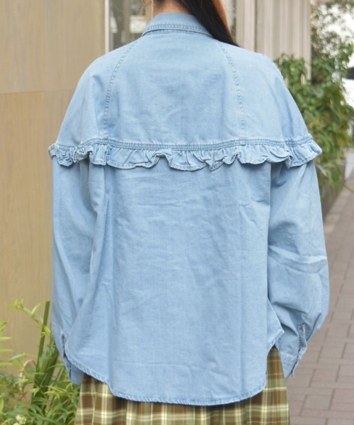 axes femme（アクシーズファム）の「フリルデニムシャツ（シャツ/ブラウス・レディース・インディゴブルー/ケミカルウォッシュ・FREE）」の5枚目の写真