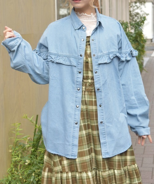 axes femme（アクシーズファム）の「フリルデニムシャツ（シャツ/ブラウス・レディース・インディゴブルー/ケミカルウォッシュ・FREE）」の3枚目の写真