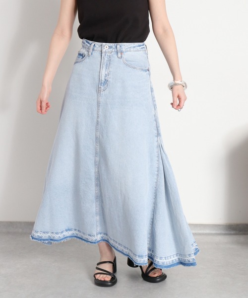 cepo（セポ）の「【歩くたび美しく揺れる】サイドタックフレアデニムスカート（デニムスカート・レディース・ブルー系3/ブルー系2・S/M/L）」の2枚目の写真
