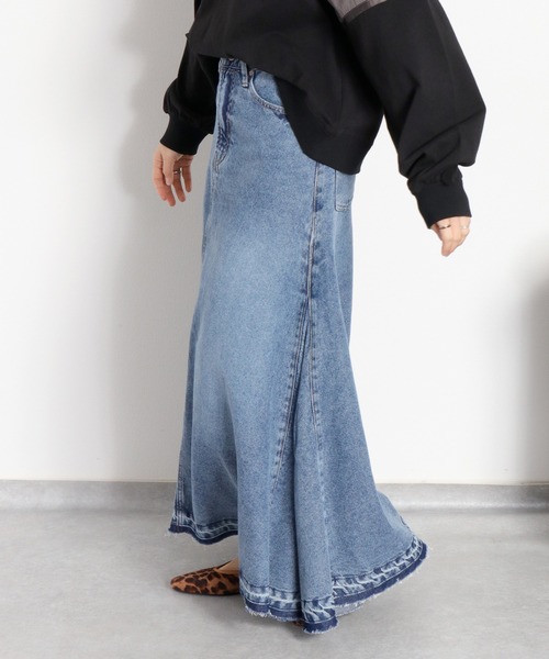 cepo（セポ）の「【歩くたび美しく揺れる】サイドタックフレアデニムスカート（デニムスカート・レディース・ブルー系3/ブルー系2・S/M/L）」の10枚目の写真