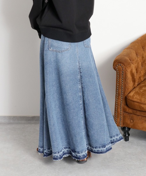 cepo（セポ）の「【歩くたび美しく揺れる】サイドタックフレアデニムスカート（デニムスカート・レディース・ブルー系3/ブルー系2・S/M/L）」の12枚目の写真