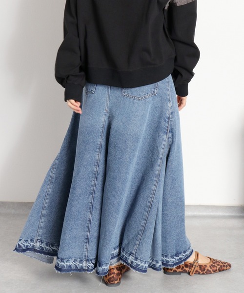 cepo（セポ）の「【歩くたび美しく揺れる】サイドタックフレアデニムスカート（デニムスカート・レディース・ブルー系3/ブルー系2・S/M/L）」の13枚目の写真
