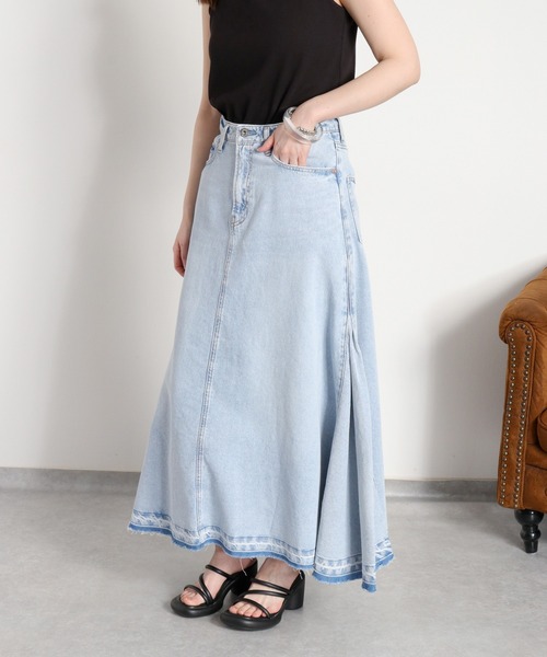 cepo（セポ）の「【歩くたび美しく揺れる】サイドタックフレアデニムスカート（デニムスカート・レディース・ブルー系3/ブルー系2・S/M/L）」の21枚目の写真