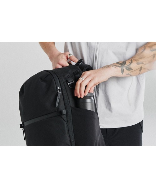Aer（エアー）の「AER　Travel Pack 4 35L　/　AER-21071（バックパック/リュック・メンズ・ブラック・FREE）」の2枚目の写真