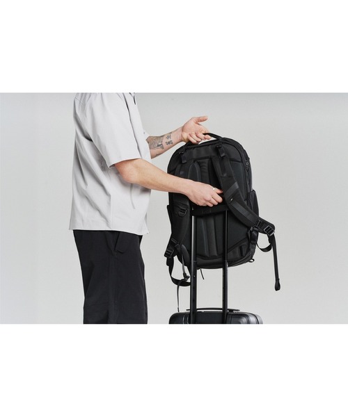 Aer（エアー）の「AER　Travel Pack 4 35L　/　AER-21071（バックパック/リュック・メンズ・ブラック・FREE）」の3枚目の写真