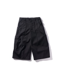 TUCK CURVE WIDE SHORTS
