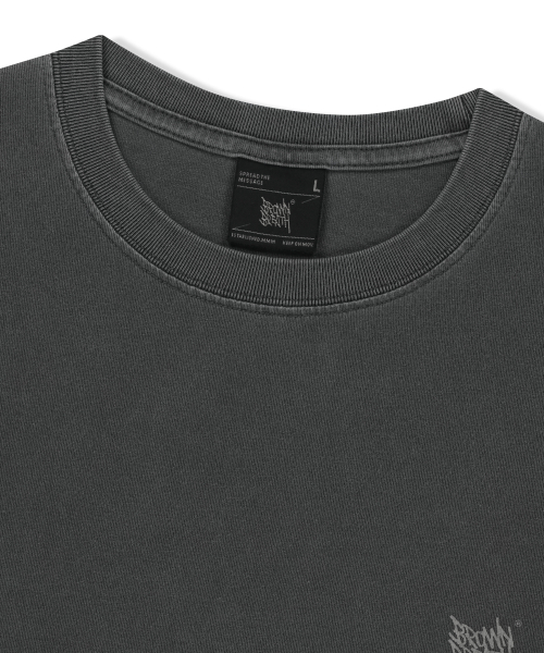 BROWNBREATH（ブラウンブレス）の「TAG PIGMENT TEE - CHARCOAL（Tシャツ/カットソー・レディース・その他・SMALL/MEDIUM/LARGE/X-LARGE/2XL）」の3枚目の写真