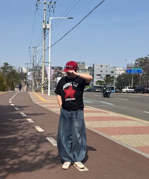 MOZMOZ(モズモズ)の「クレヨンスター オーバーサイズ 半袖Tシャツ ブラック(Tシャツ/カットソー・レディース・その他・1/2/3)」の4枚目の写真