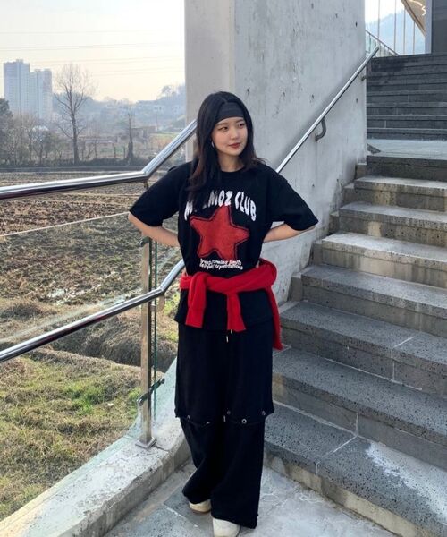 MOZMOZ(モズモズ)の「クレヨンスター オーバーサイズ 半袖Tシャツ ブラック(Tシャツ/カットソー・レディース・その他・1/2/3)」の3枚目の写真