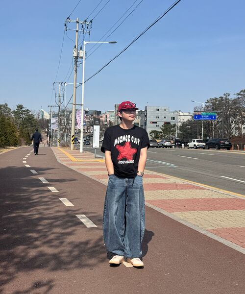 MOZMOZ(モズモズ)の「クレヨンスター オーバーサイズ 半袖Tシャツ ブラック(Tシャツ/カットソー・レディース・その他・1/2/3)」の2枚目の写真