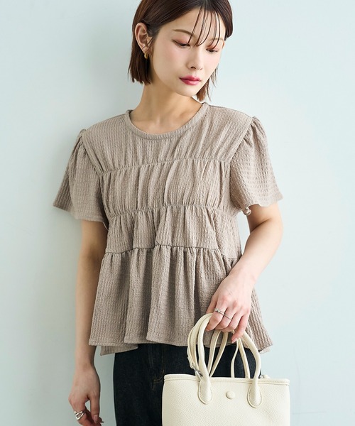 mil(ミル)の「【待望の再入荷♪】 カット楊柳 シャーリングペプラムブラウス 【587175】(シャツ/ブラウス・レディース・モカ/ブラック/オフホワイト/ピンク・ONE SIZE)」の4枚目の写真