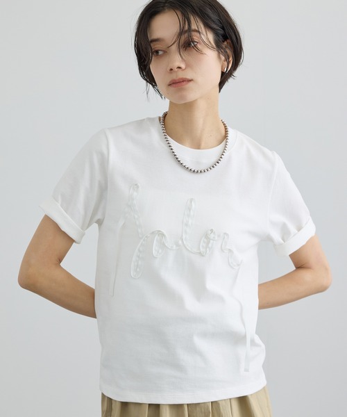 SALON adam et rope'(サロン アダム エ ロペ)の「テープ刺繍コンパクトTシャツ(Tシャツ/カットソー・レディース・オフホワイト/ブラック・FREE)」の5枚目の写真