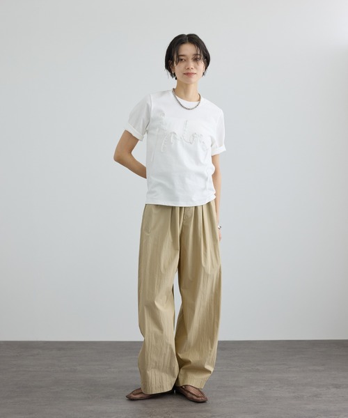 SALON adam et rope'(サロン アダム エ ロペ)の「テープ刺繍コンパクトTシャツ(Tシャツ/カットソー・レディース・オフホワイト/ブラック・FREE)」の7枚目の写真