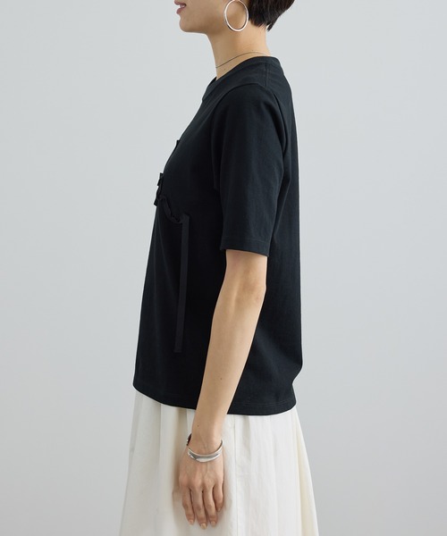 SALON adam et rope'(サロン アダム エ ロペ)の「テープ刺繍コンパクトTシャツ(Tシャツ/カットソー・レディース・オフホワイト/ブラック・FREE)」の15枚目の写真