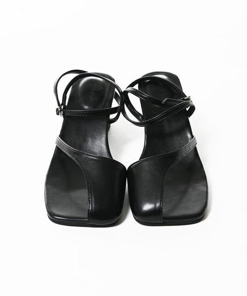 Narcissus(ナルシス)の「【Narcissus】アンバランスオープンサンダル(サンダル・レディース・ブラック・23/24/25)」の2枚目の写真