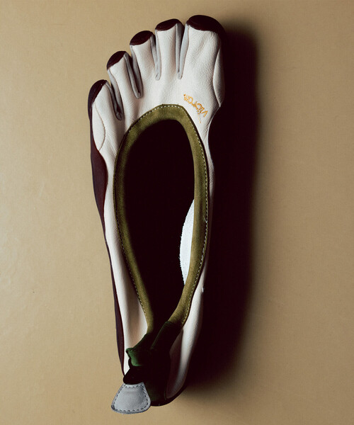 VIBRAM FIVEFINGERS（ビブラムファイブフィンガーズ）の「VIBRAM｜CLASSIC EVO MEN（スニーカー・メンズ・ホワイト系その他5・40/39/42/43/41）」の4枚目の写真