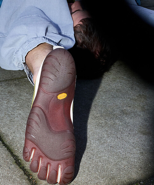 VIBRAM FIVEFINGERS（ビブラムファイブフィンガーズ）の「VIBRAM｜CLASSIC EVO MEN（スニーカー・メンズ・ホワイト系その他5・40/39/42/43/41）」の3枚目の写真