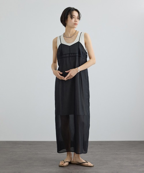 SALON adam et rope'（サロン アダム エ ロペ）の「コットンボイルシアーキャミワンピース（ワンピース・レディース・ブラック/オフホワイト・FREE）」の2枚目の写真