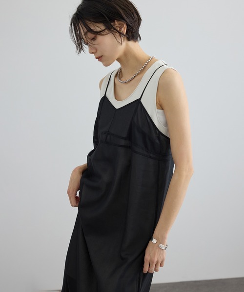 SALON adam et rope'（サロン アダム エ ロペ）の「コットンボイルシアーキャミワンピース（ワンピース・レディース・ブラック/オフホワイト・FREE）」の3枚目の写真