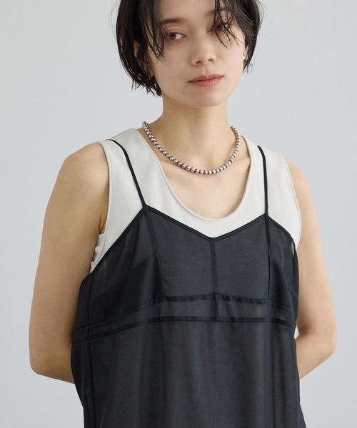 SALON adam et rope'（サロン アダム エ ロペ）の「コットンボイルシアーキャミワンピース（ワンピース・レディース・ブラック/オフホワイト・FREE）」の4枚目の写真