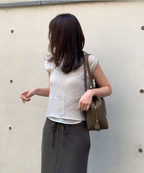 URAGO(ユラーゴ)の「Wrinkle layered blouse set(シャツ/ブラウス・レディース・チャコールグレー/ブラック/アイボリー・SMALL/MEDIUM)」の10枚目の写真