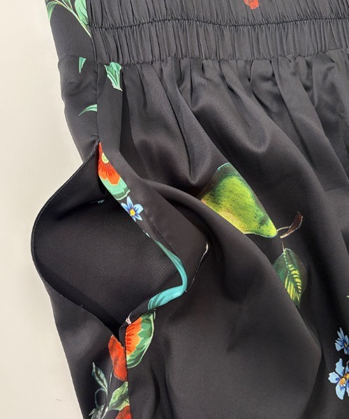 aquagarage(アクアガレージ)の「ボタニカル柄ワイドパンツ(その他パンツ・レディース・ブラック/ブラウン・M/L)」の15枚目の写真