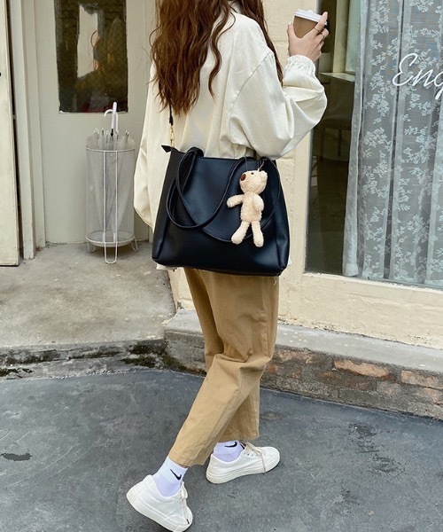 Teem Store(チームストア)の「【大容量/A4対応】2WAYダブルハンドルトートバッグ 通勤 通学(トートバッグ・レディース・ブラック/アイボリー・F)」の11枚目の写真