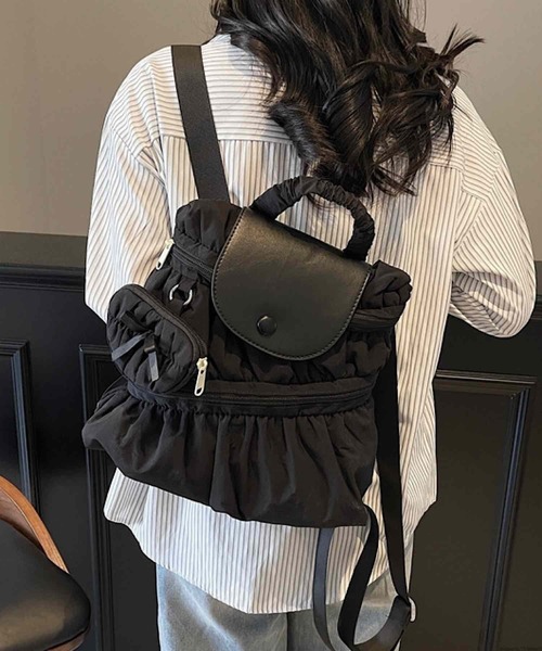 TONE SELECT GOODS(トーンセレクトグッズ)の「Liaa/ミニポーチ付き くしゅくしゅ リュック A18791(バックパック/リュック・レディース・ベージュ/グレー/ブラック・FREE)」の2枚目の写真