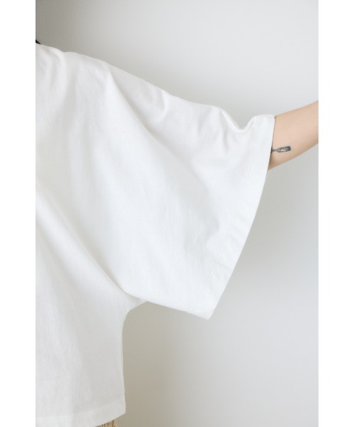 AZUL by moussy(アズールバイマウジー)の「アーバンコットンドルマンTシャツ(Tシャツ/カットソー・レディース・オフホワイト/ブラック/レッド/ライトカーキ/ダークベージュ・SMALL/MEDIUM)」の12枚目の写真