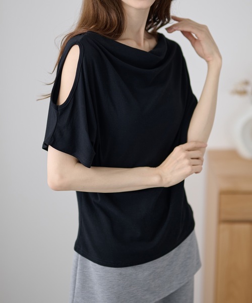 DAYRA(デイラ)の「ドレープ オープンショルダー ドルマン 半袖 カットソー(Tシャツ/カットソー・レディース・ホワイト/ブラック/グレー・FREE)」の6枚目の写真