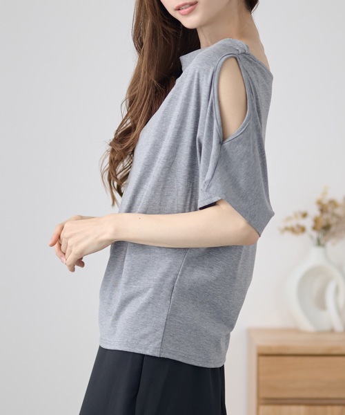 DAYRA(デイラ)の「ドレープ オープンショルダー ドルマン 半袖 カットソー(Tシャツ/カットソー・レディース・ホワイト/ブラック/グレー・FREE)」の14枚目の写真