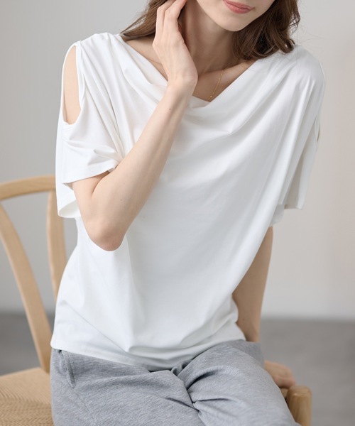 DAYRA(デイラ)の「ドレープ オープンショルダー ドルマン 半袖 カットソー(Tシャツ/カットソー・レディース・ホワイト/ブラック/グレー・FREE)」の18枚目の写真