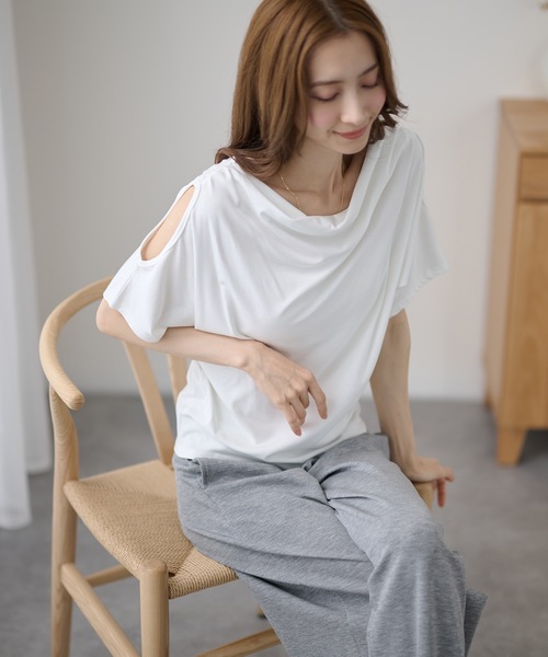DAYRA(デイラ)の「ドレープ オープンショルダー ドルマン 半袖 カットソー(Tシャツ/カットソー・レディース・ホワイト/ブラック/グレー・FREE)」の19枚目の写真
