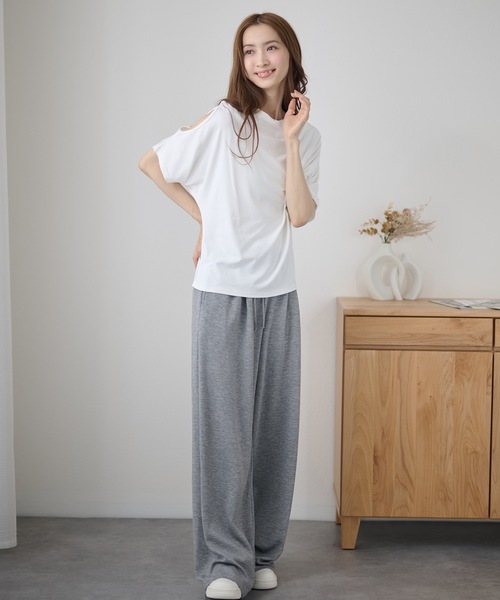 DAYRA(デイラ)の「ドレープ オープンショルダー ドルマン 半袖 カットソー(Tシャツ/カットソー・レディース・ホワイト/ブラック/グレー・FREE)」の20枚目の写真