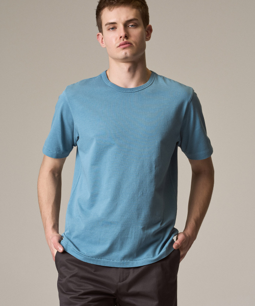 RISE&BELOW(ライズアンドビロー)の「ガーメントダイ エブリデイ コットン Tシャツ BLUE (スタンダードフィット)(Tシャツ/カットソー・メンズ・その他・MEDIUM/LARGE/X-LARGE/XX-LARGE)」の3枚目の写真