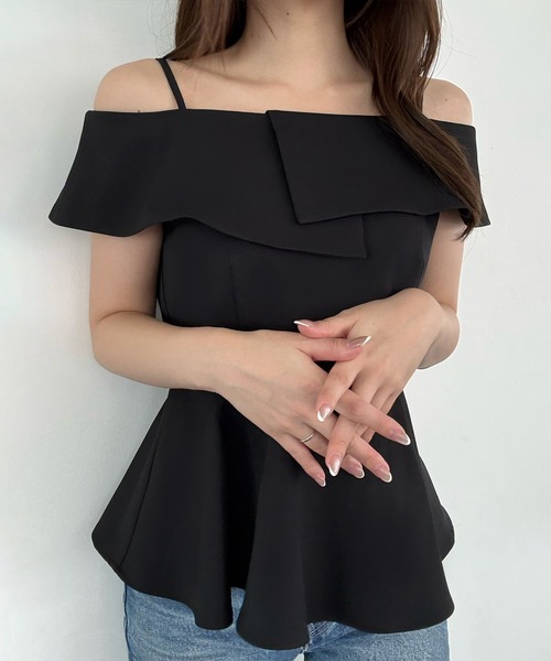 junoah(ジュノア)の「オフショルペプラムキャミトップス(シャツ/ブラウス・レディース・グレイッシュベージュ/ホワイト/ブラック・SMALL/MEDIUM/LARGE)」の13枚目の写真