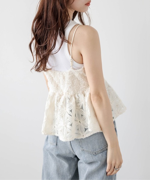 AMELY(エミリー)の「フラワーモチーフチュールキャミソール(キャミソール・レディース・ベージュ/ブラック・フリー)」の15枚目の写真
