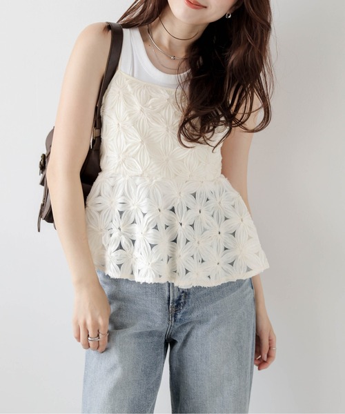 AMELY(エミリー)の「フラワーモチーフチュールキャミソール(キャミソール・レディース・ベージュ/ブラック・フリー)」の12枚目の写真