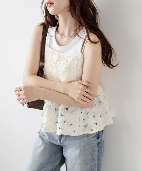 AMELY(エミリー)の「フラワーモチーフチュールキャミソール(キャミソール・レディース・ベージュ/ブラック・フリー)」の13枚目の写真