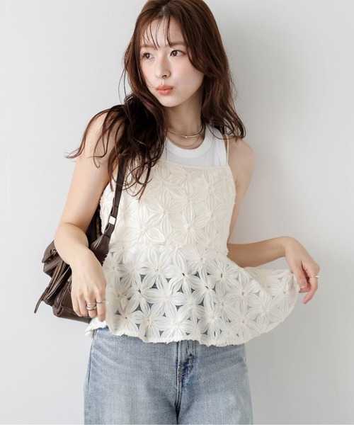 AMELY(エミリー)の「フラワーモチーフチュールキャミソール(キャミソール・レディース・ベージュ/ブラック・フリー)」の16枚目の写真