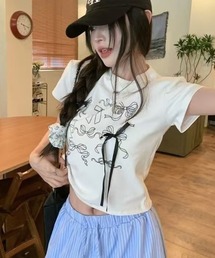 立体サテンリボンドッキングコンパクトTシャツ/肩パッド付き リボンプリント 半袖トップス