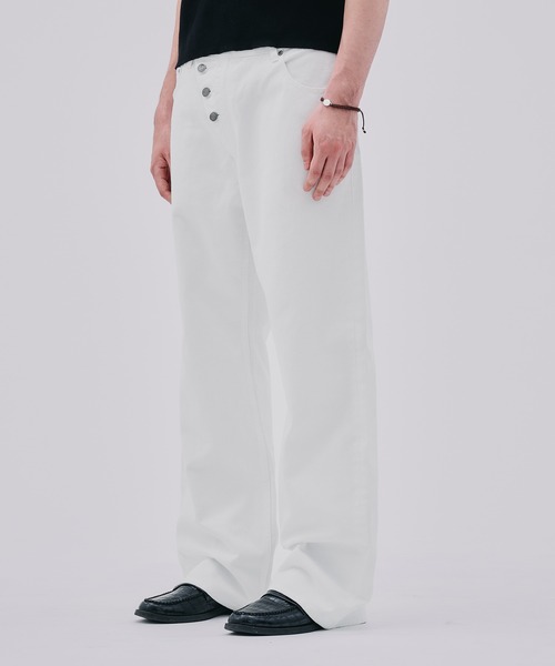 Regen Glanz(レーゲングランツ)の「asymmetric button straight denim pants / アシンメトリーボタンストレートデニムパンツ(デニムパンツ・メンズ・ブラック/ライトホワイト・LARGE/SMALL/MEDIUM)」の10枚目の写真