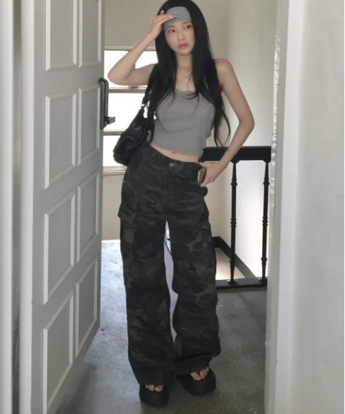 gossip!ロサンゼルス(ゴシップロサンゼルス)の「【Y2Kガーリー】 迷彩柄デニムパンツ(デニムパンツ・レディース・カモフラージュ・S/M)」の16枚目の写真