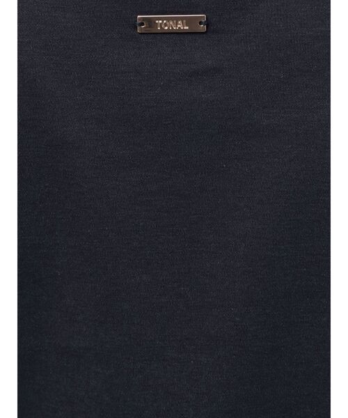 TONAL(トーナル)の「【Plax】ポリ乳酸スムースノースリカットソー(Tシャツ/カットソー・レディース・ライトブルー/ネイビー/オフホワイト・MEDIUM)」の11枚目の写真