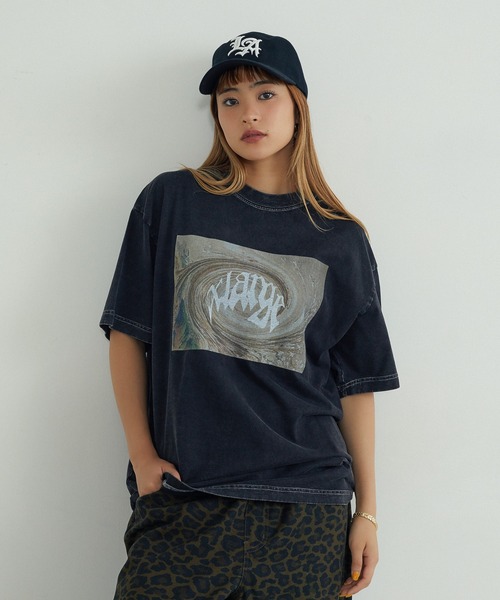 XLARGE(エクストララージ)の「SWIRL S/S TEE(Tシャツ/カットソー・メンズ・ブラック/オフホワイト/ネイビー・XL/L/M/S)」の2枚目の写真