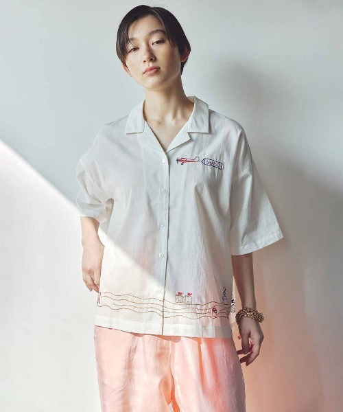 MEDE19F（メデジュウキュウ）の「ＭＥＤＥ１９Ｆ　〈ＭＡＤＥ　ＩＮ　ＩＮＤＩＡ　ＣＯＬＬＥＣＴＩＯＮ〉バカンス刺繍開衿シャツ〈オフホワイト〉（シャツ/ブラウス・レディース・ホワイト系その他・2）」の2枚目の写真