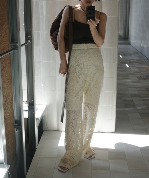 Ameri(アメリ)の「MEDI TEXTURE MIX LACE SEMI FLARE PANTS(その他パンツ・レディース・ブラック/アイボリー/カーキ・SMALL/MEDIUM)」の11枚目の写真