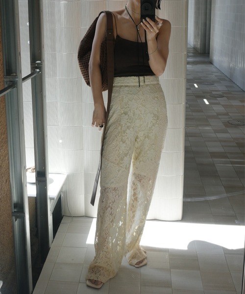 Ameri(アメリ)の「MEDI TEXTURE MIX LACE SEMI FLARE PANTS(その他パンツ・レディース・ブラック/アイボリー/カーキ・SMALL/MEDIUM)」の10枚目の写真