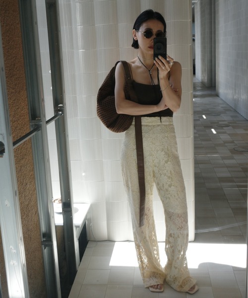Ameri(アメリ)の「MEDI TEXTURE MIX LACE SEMI FLARE PANTS(その他パンツ・レディース・ブラック/アイボリー/カーキ・SMALL/MEDIUM)」の9枚目の写真