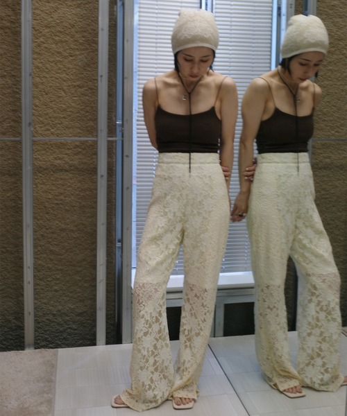 Ameri(アメリ)の「MEDI TEXTURE MIX LACE SEMI FLARE PANTS(その他パンツ・レディース・ブラック/アイボリー/カーキ・SMALL/MEDIUM)」の6枚目の写真